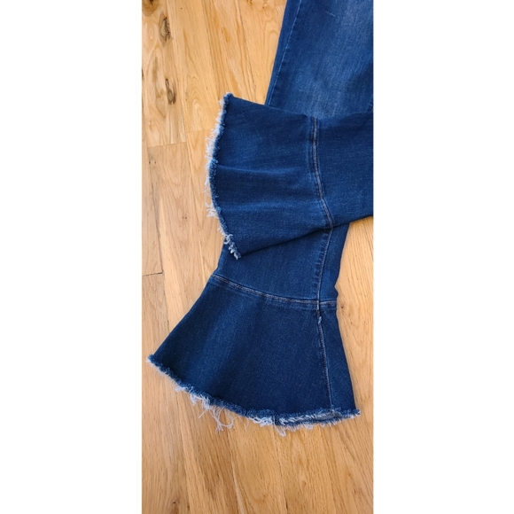 Judy Blue Crop Flare Fit Ruffle Hem Jeans Blue Size 26 - Picture 5 of 10